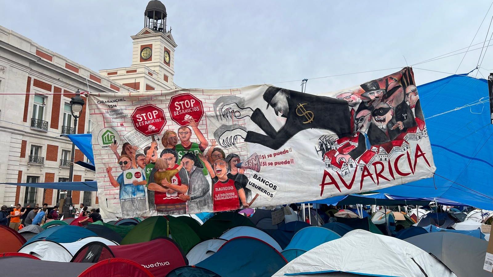 Más de 300 tiendas de campaña siguen instaladas en la Puerta del Sol de Madrid para reclamar medidas a favor del acceso a la vivienda.