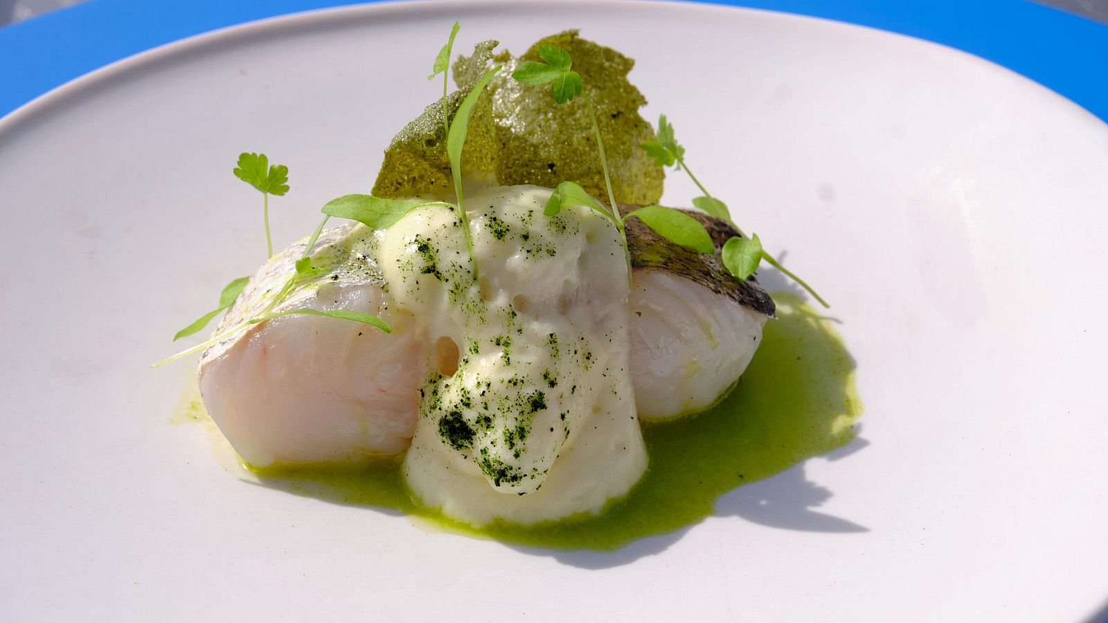 Receta de merluza del cantábrico en porrusalda emulsionada de MasterChef Celebrity Legends