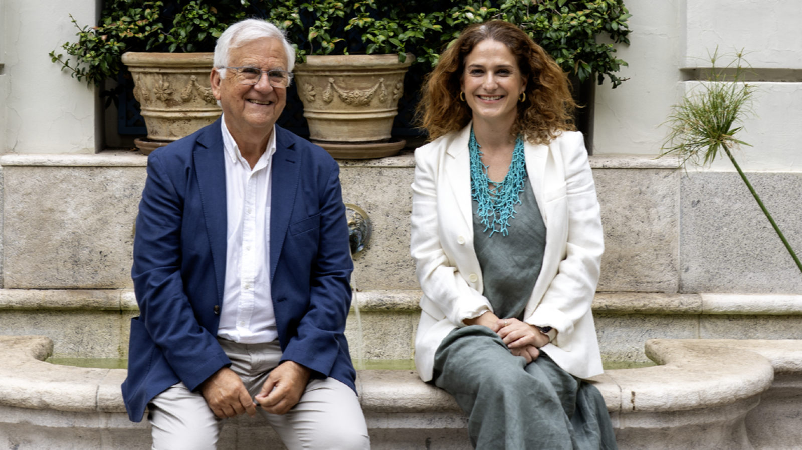 Antonio Basanta y Nazareth Castellanos, autores de 'Un regalo de los dioses'