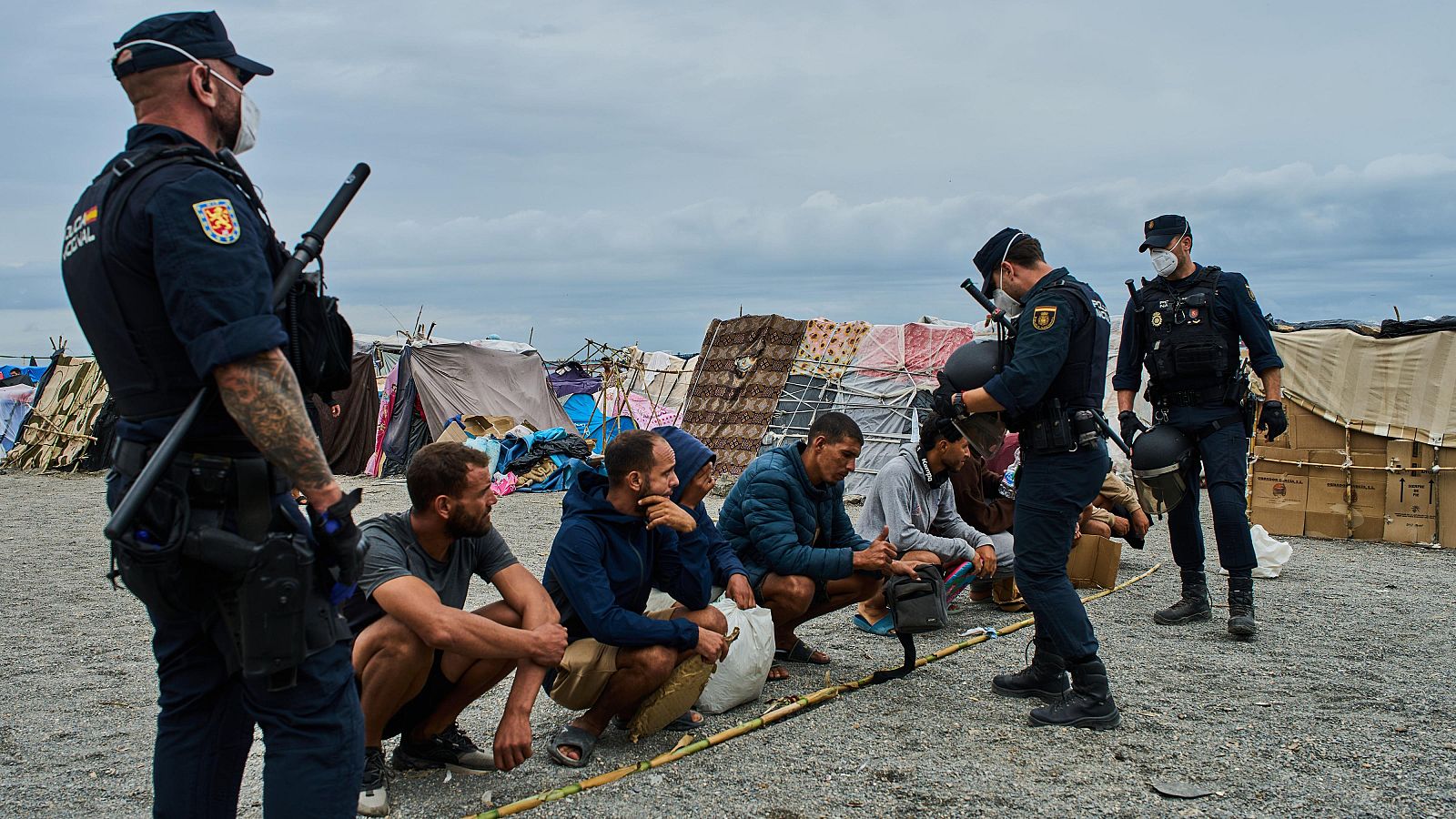 Crisis migratoria en Ceuta: AI denuncia malos tratos a migrantes