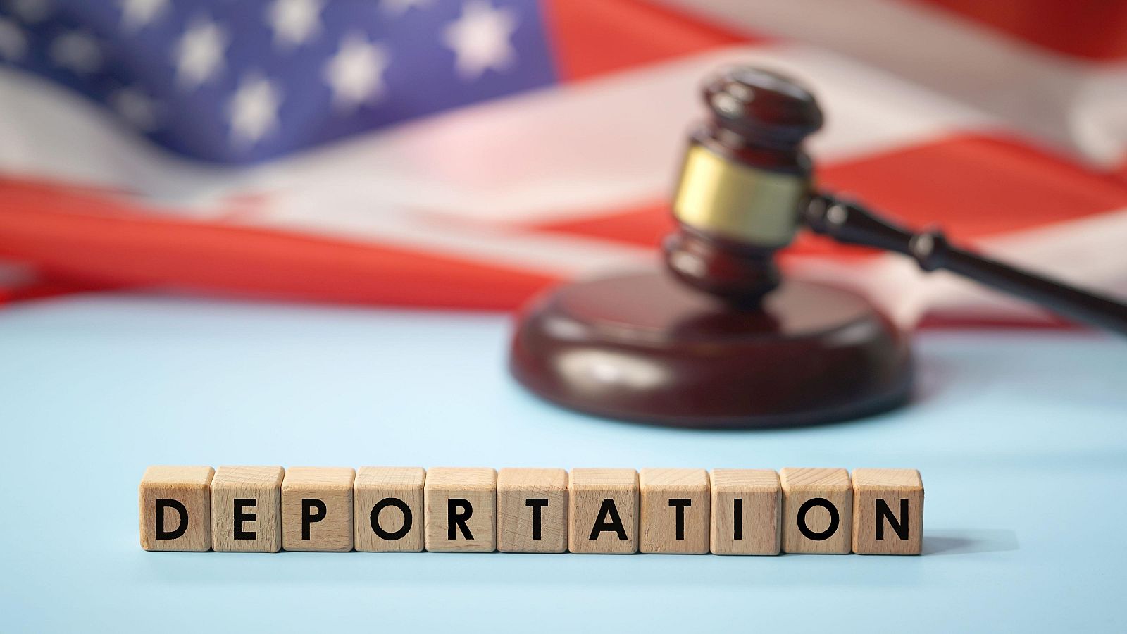 El Supremo permite a Trump reactivar las deportaciones a terceros países ante el rechazo de la comunidad latina