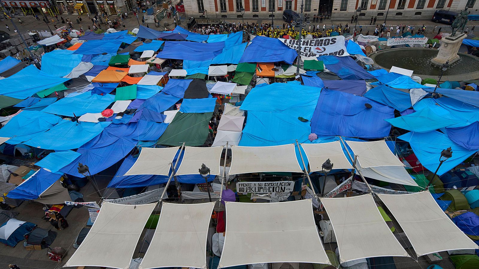 Imagen de la acampada en la Puerta del Sol para protestar por la situación de la vivienda en España