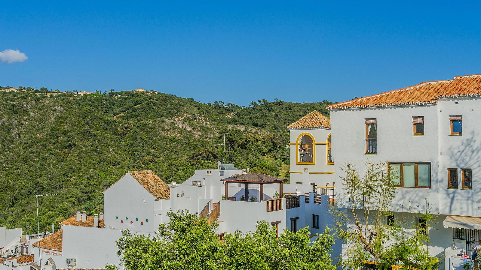 Benahavís, Málaga, escala 55 puestos hasta erigirse como el segundo municipio de mayor renta de España