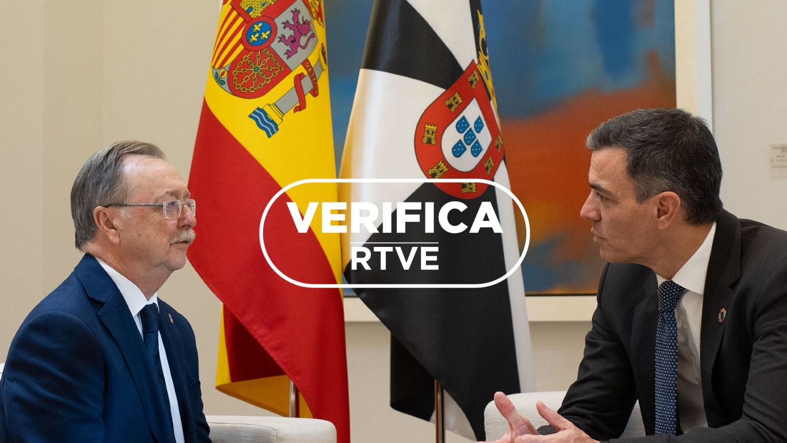 Foto de archivo de la reunión de Pedro Sánchez y Juan Jesús Vivas en La Moncloa el 21 de noviembre de 2024