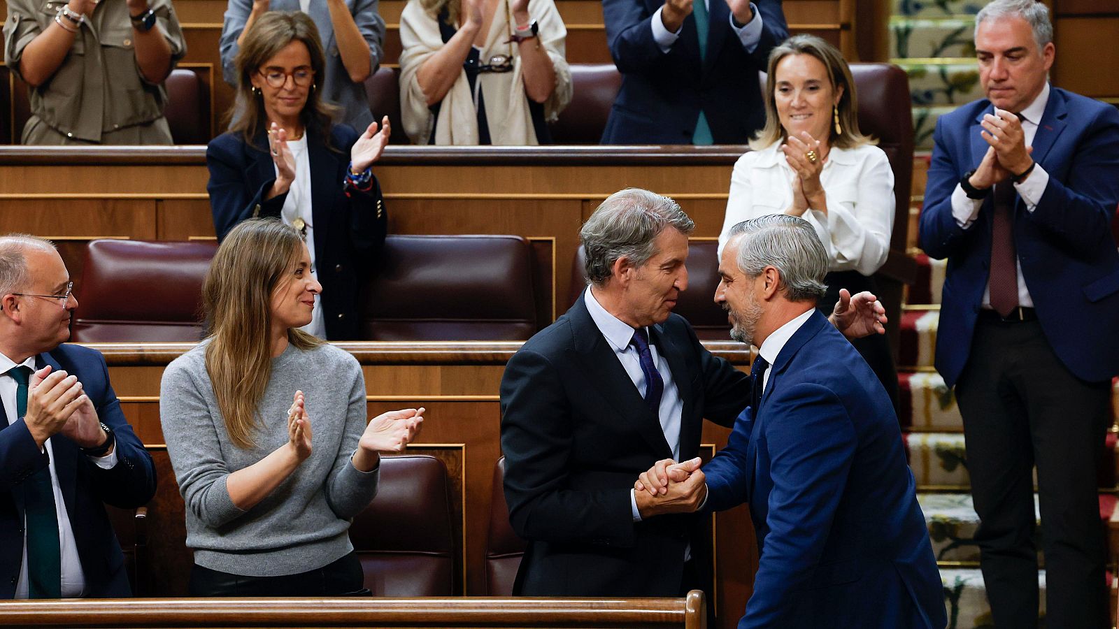El líder del PP, Alberto Núñez Feijóo, y la portavoz parlamentaria, Ester Muñoz, en la sesión de control en el Congreso