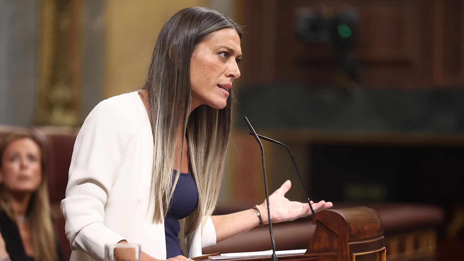 La portavoz de Junts en el Congreso, Míriam Nogueras, interviene durante la sesión plenaria de este viernes.
