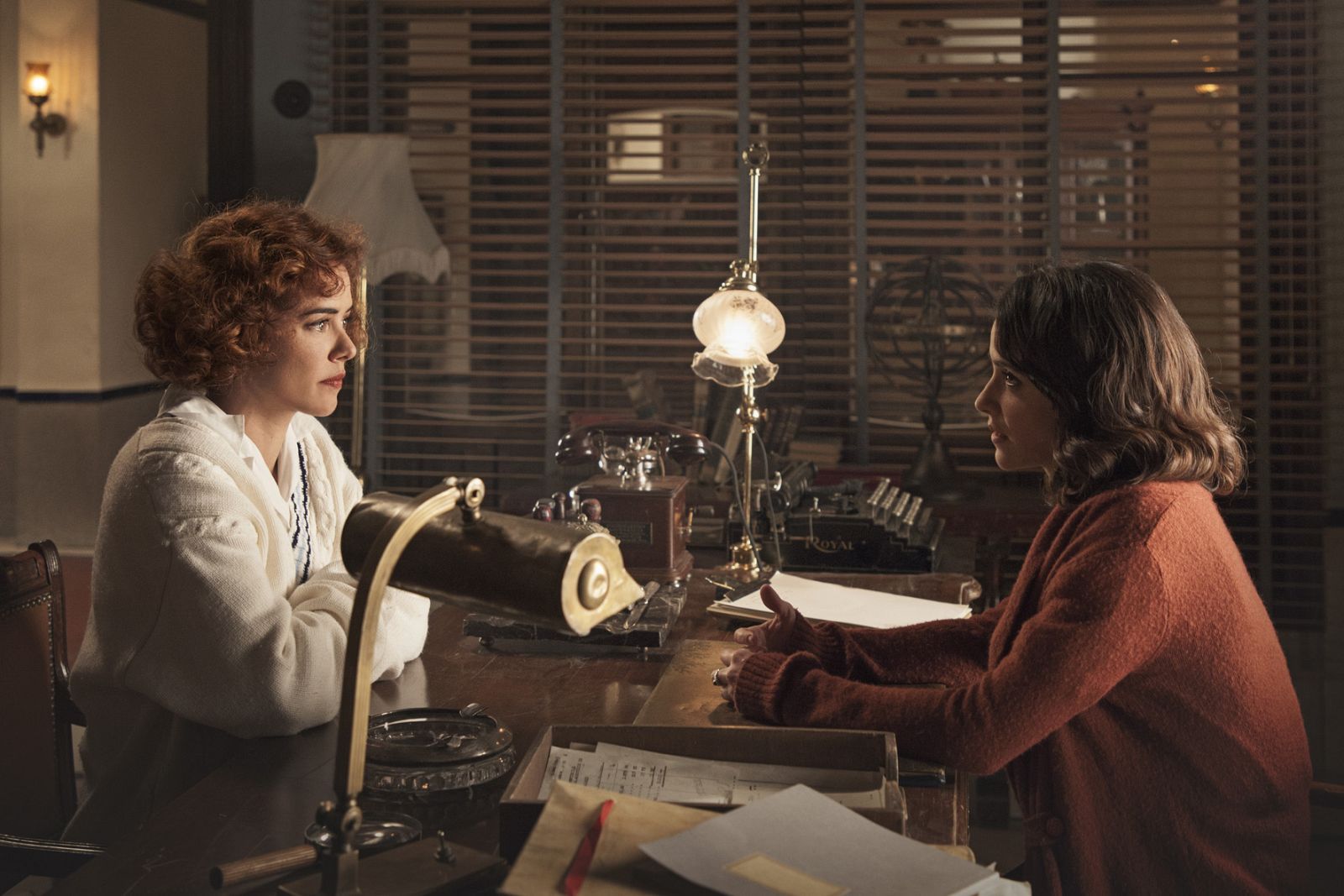 Teresa y Manuela, en una escena del capítulo de esta semana