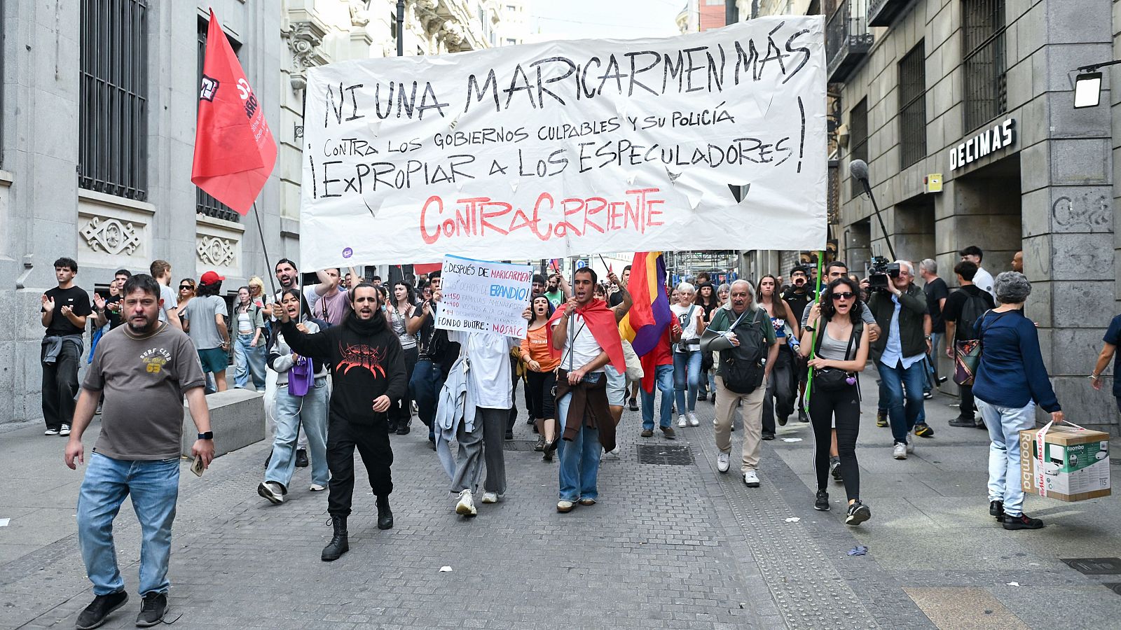 Manifestantes en Madrid tras el rechazo del Congreso a las medidas para la vivienda