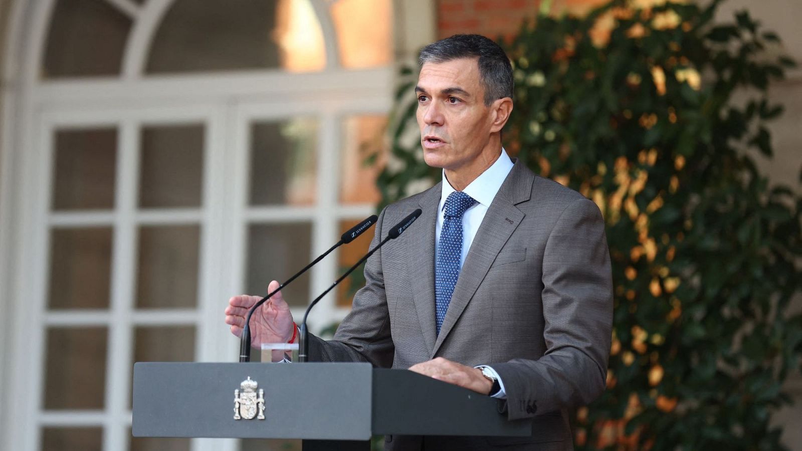 El presidente del Gobierno, Pedro Sánchez, anuncia el adelanto electoral en el Palacio de la Moncloa.