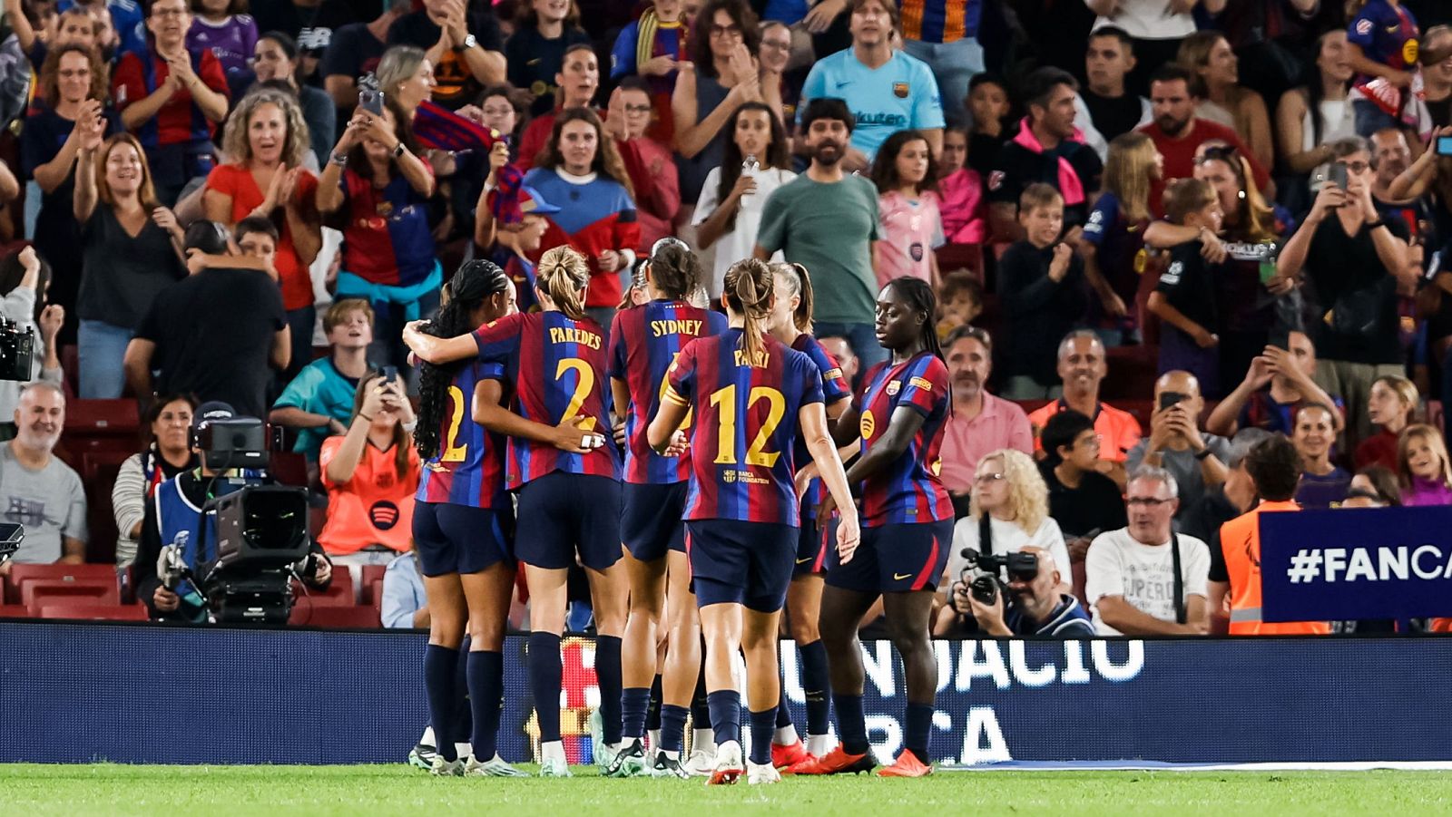 Las jugadoras del FC Barcelona celebran un gol ante el Real Madrid en el 7-0