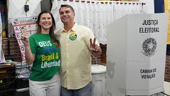Flávio Bolsonaro lidera en las elecciones de Brasil con el 47% de los votos pero deberá medirse con Lula en segunda vuelta