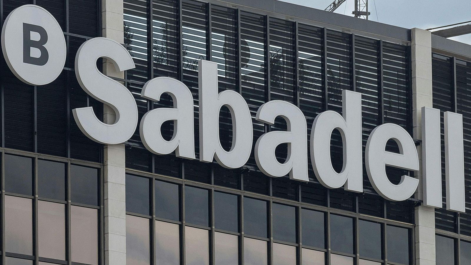 Sabadell vende el 7% de su capital a un banco francés BPCE