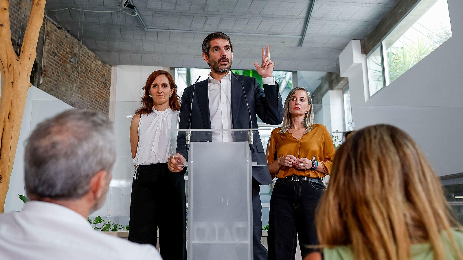 Mónica García, Ernest Urtasun y Verónica Barbero, representantes de los partidos que integran el espacio conformado por Movimiento Sumar, durante la presentación del Frente Amplio.