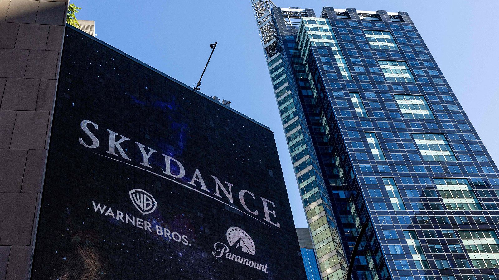 Nace Skydance tras culminar la compra de Warner por Paramount