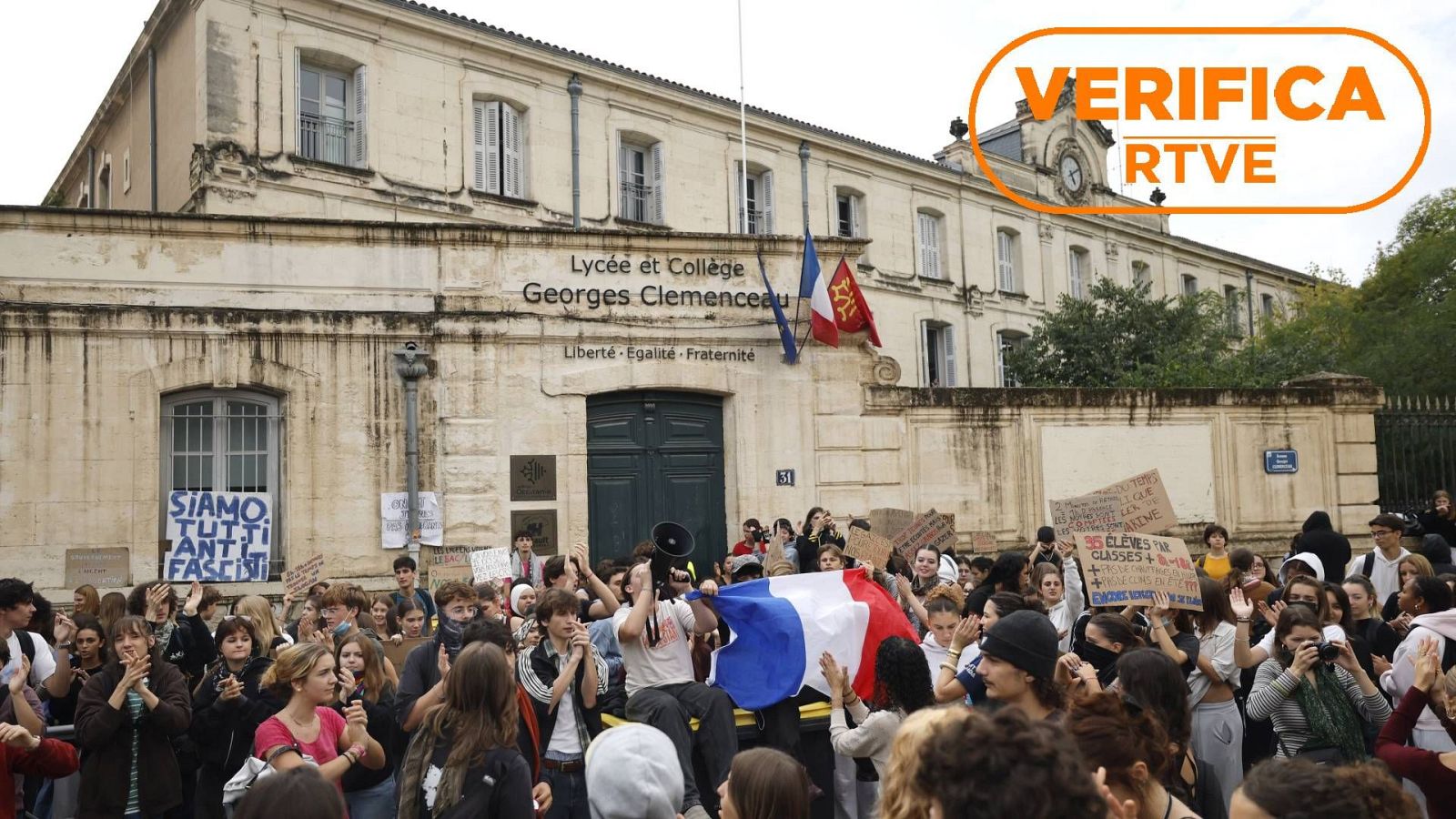 Protesta de estudiantes de secundaria frente a un instituto en Montpellier, Francia con sello VerificaRTVE