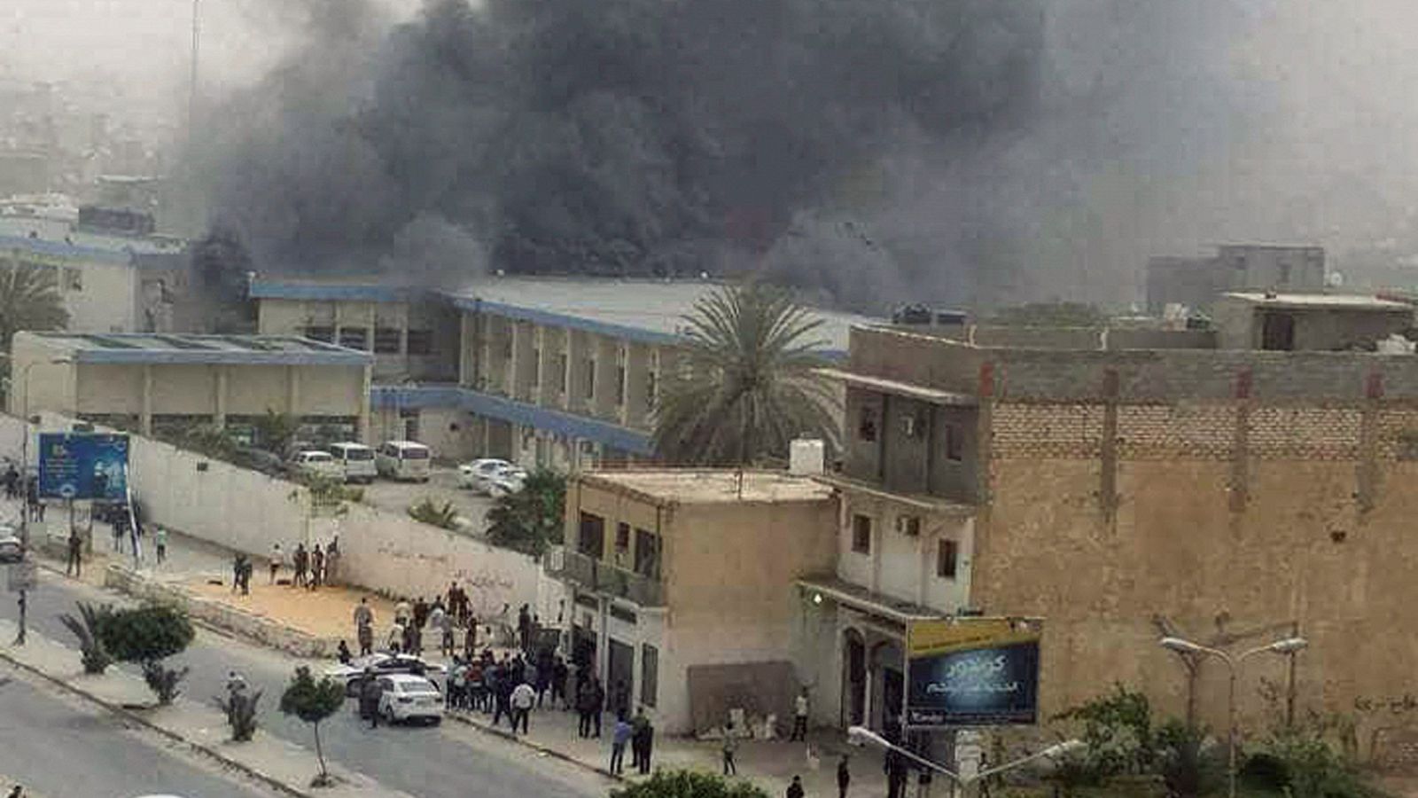 Atentado suicida en la sde de la Comisión Electoral libia en Trípoli