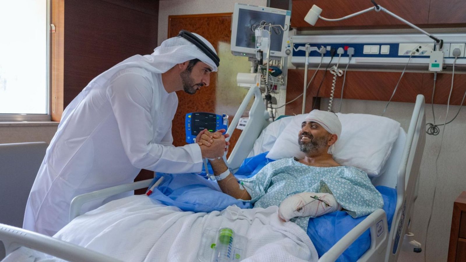 El viceprimer ministro y ministro de Defensa de EAU, Hamdan bin Mohammed, visitó en Abu Dabi al piloto indio Smit Machchhar, reconocido por evitar una tragedia en el vuelo FZ1073 de Flydubai entre Dubái y Tel Aviv.