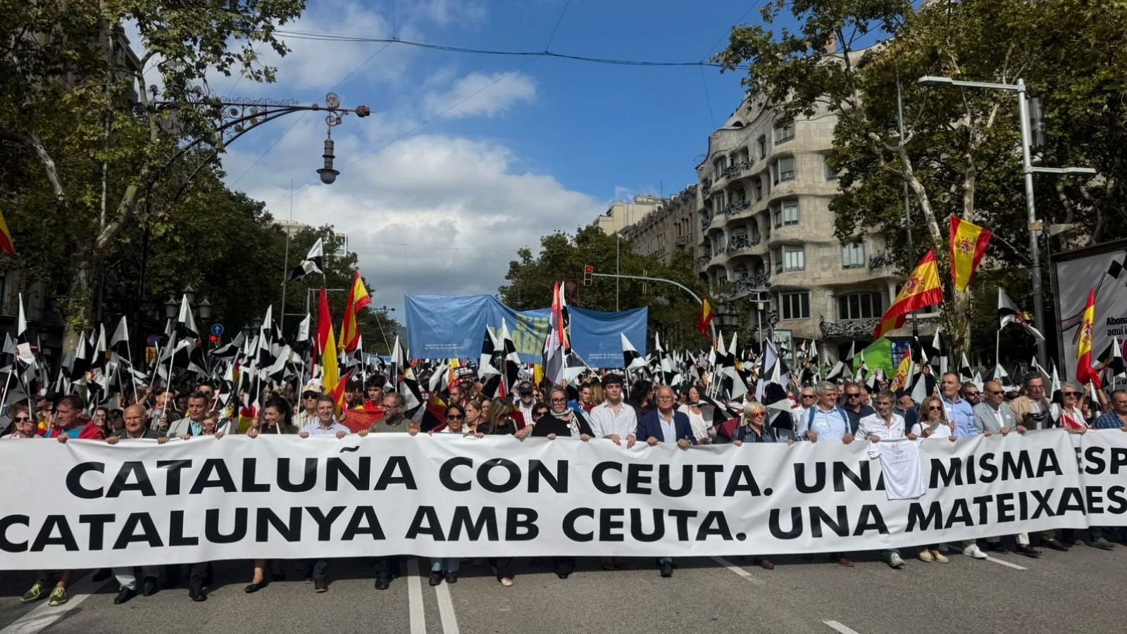 Manifestació amb motiu del 12 d'Octubre a Barcelona