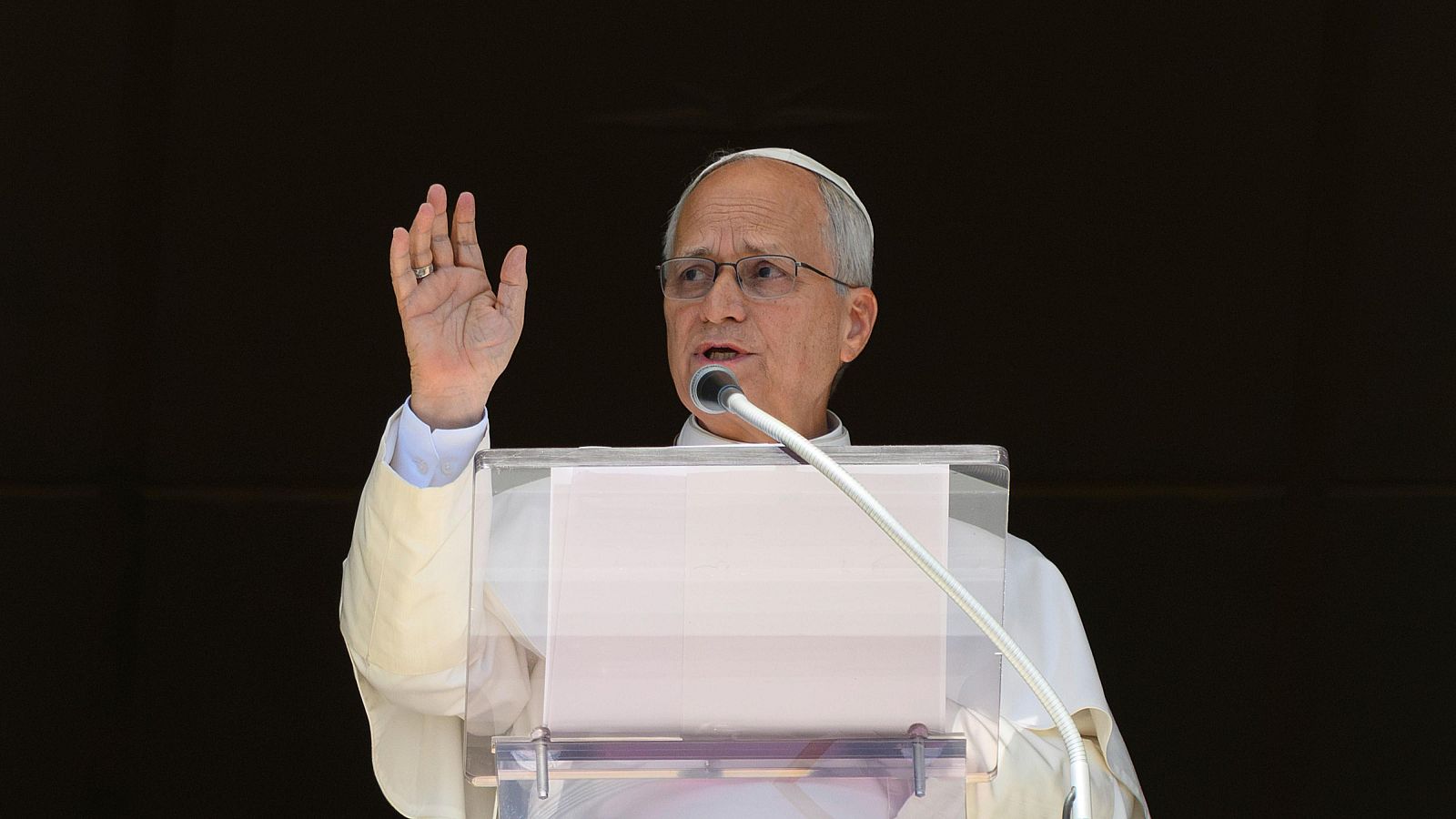 El papa León XIV llega al hospital Gemelli de Roma