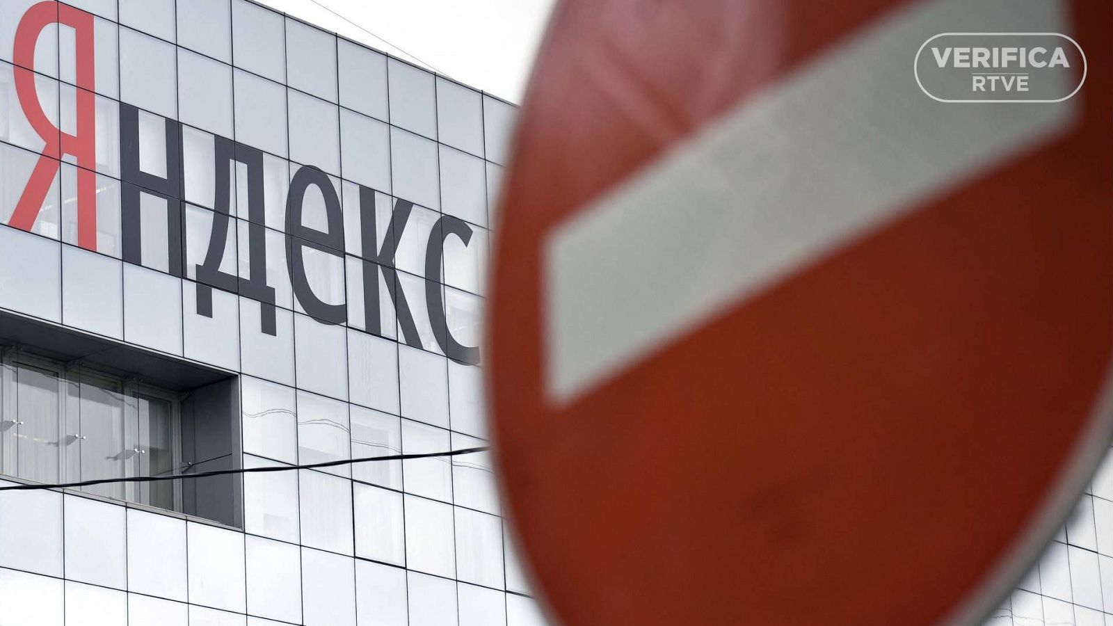 Imagen de la sede de Yandex en Moscú con el sello de VerificaRTVE