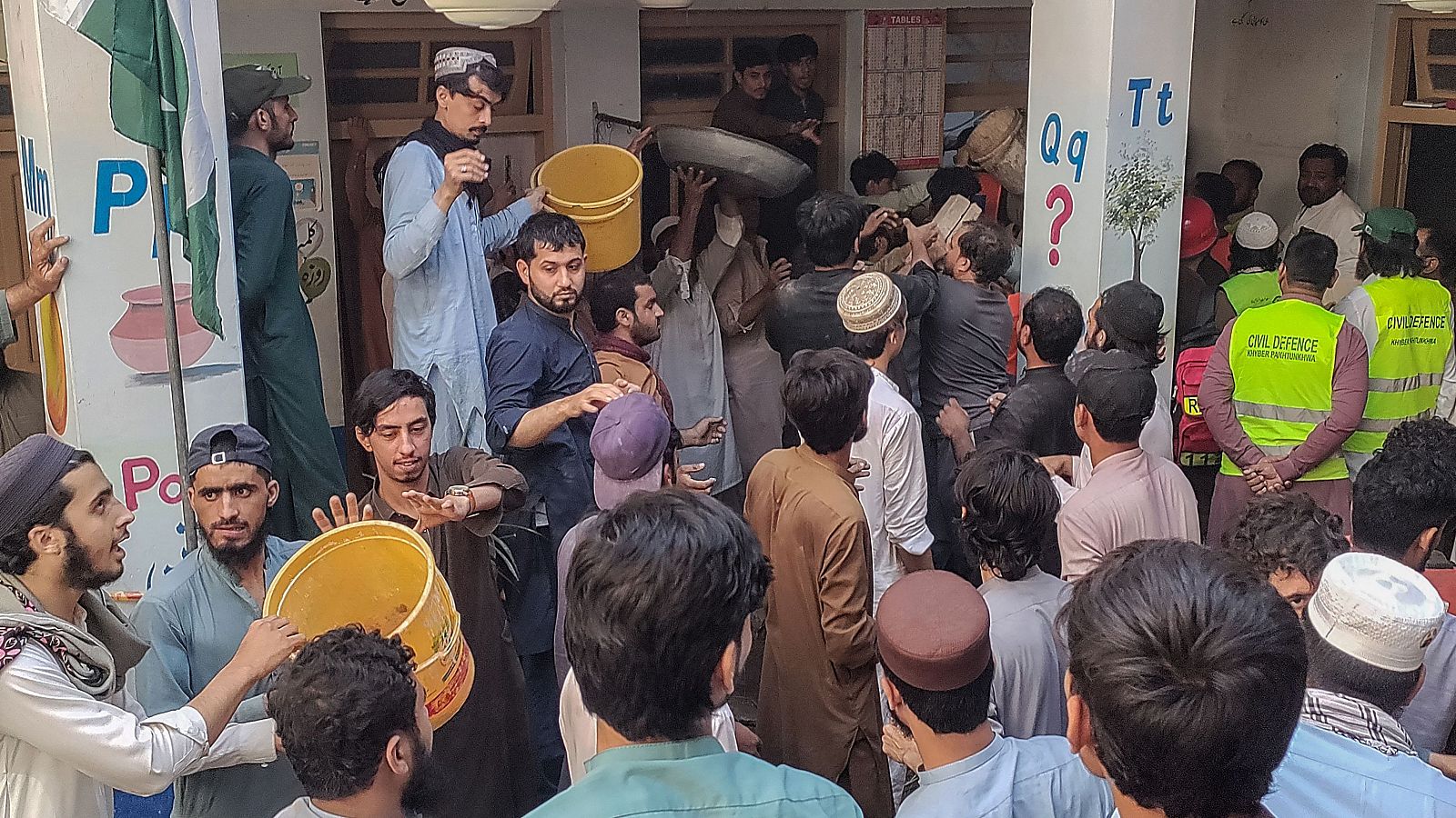 Al menos 28 niños muertos tras el derrumbe del techo de una escuela en Pakistán