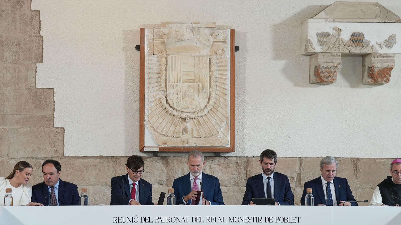 Felip VI en la trobada de Poblet envoltat dels presidents de Catalunya, l'Aragó, València i les Balears