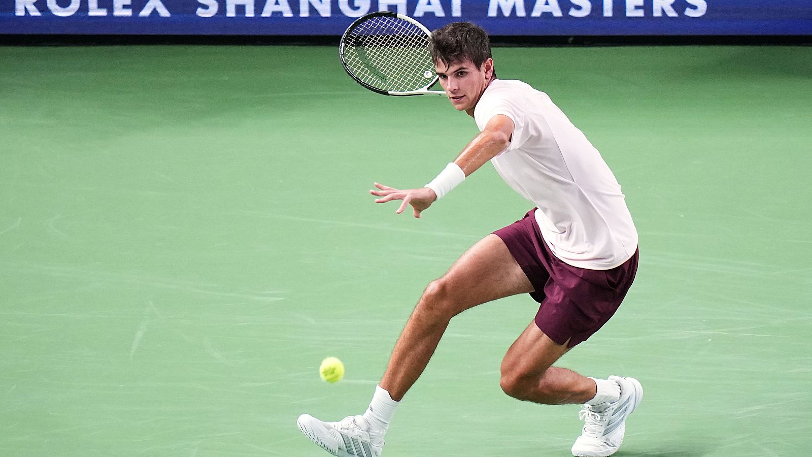 Imagen del tenista Rafa Jódar durante la eliminatoria de cuartos de final en el Master de Shanghái.
