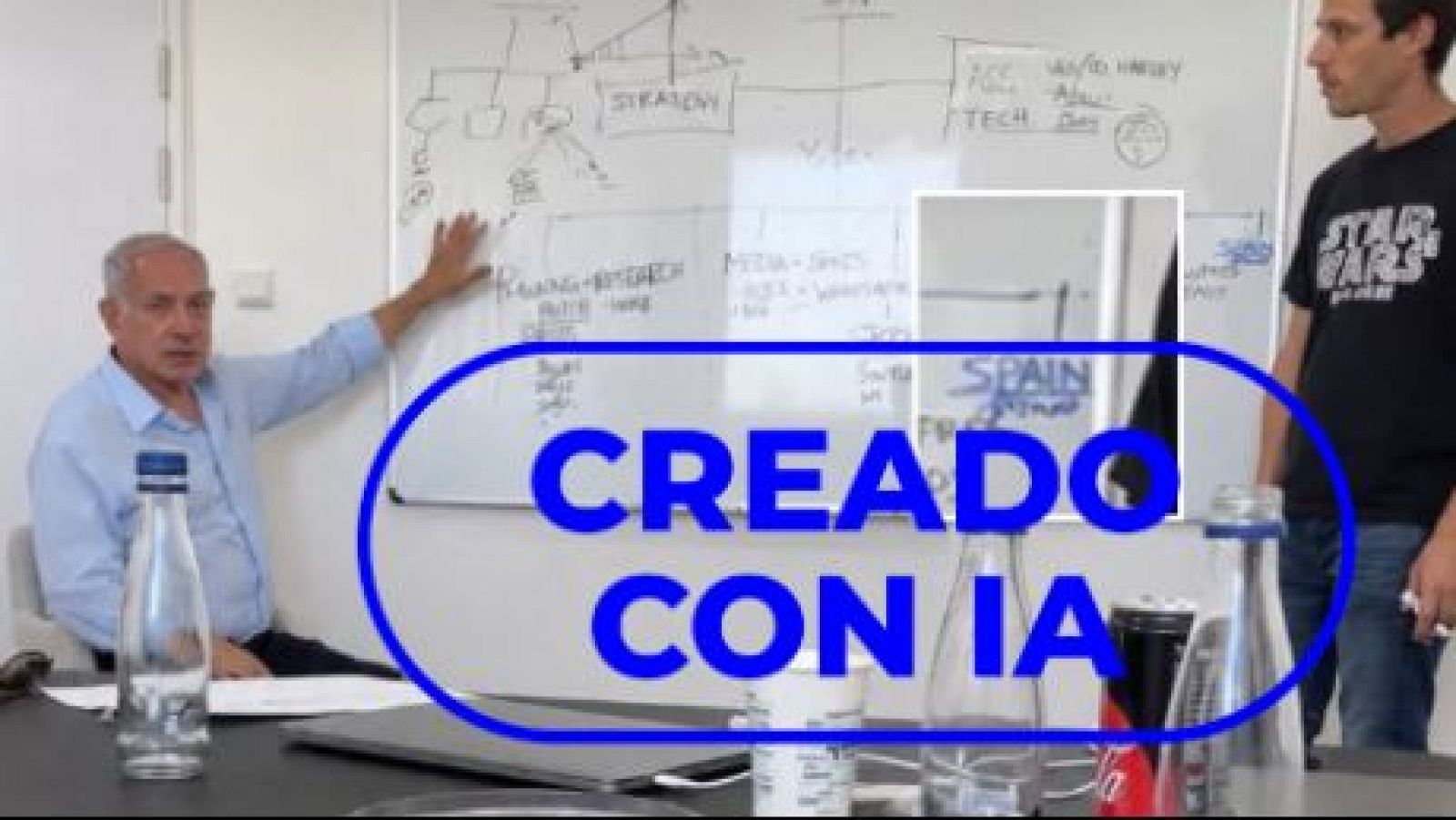 Imagen falsa de Netanyahu señalando una pizarra en la que aparece la palabra ‘Spain’ con el sello creado con IA