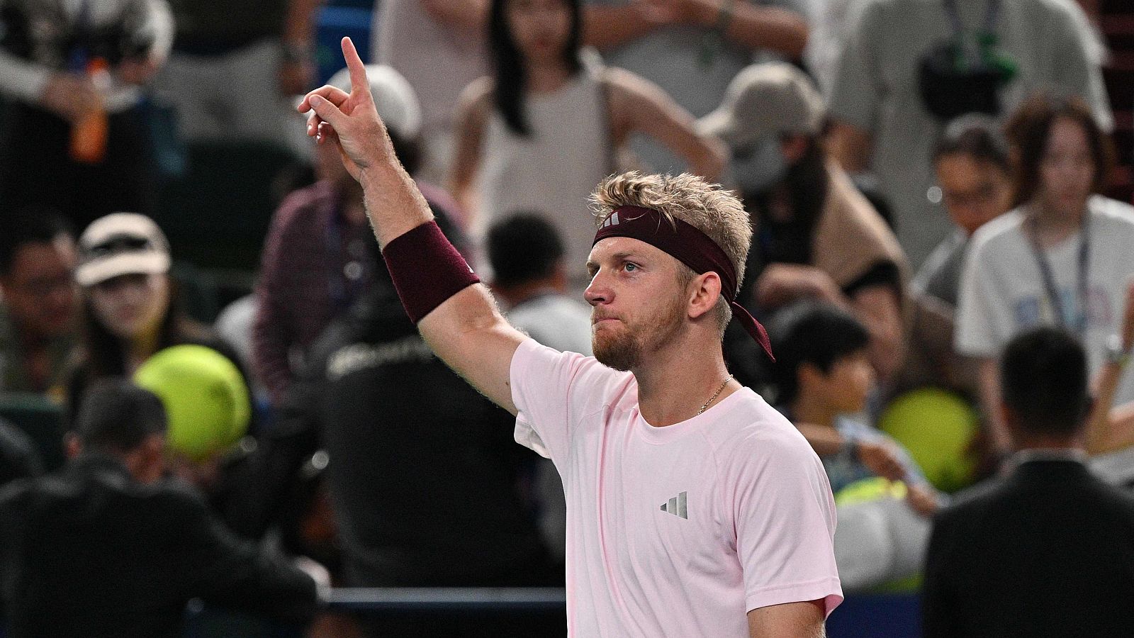 Alejandro Davidovich celebra su victoria ante Zverev en el M1000 de Shanghái