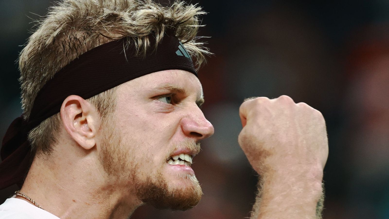 Alejandro Davidovich celebra un punto conseguido ante Rafa Jódar en la final del Masters 1000 de Shanghái