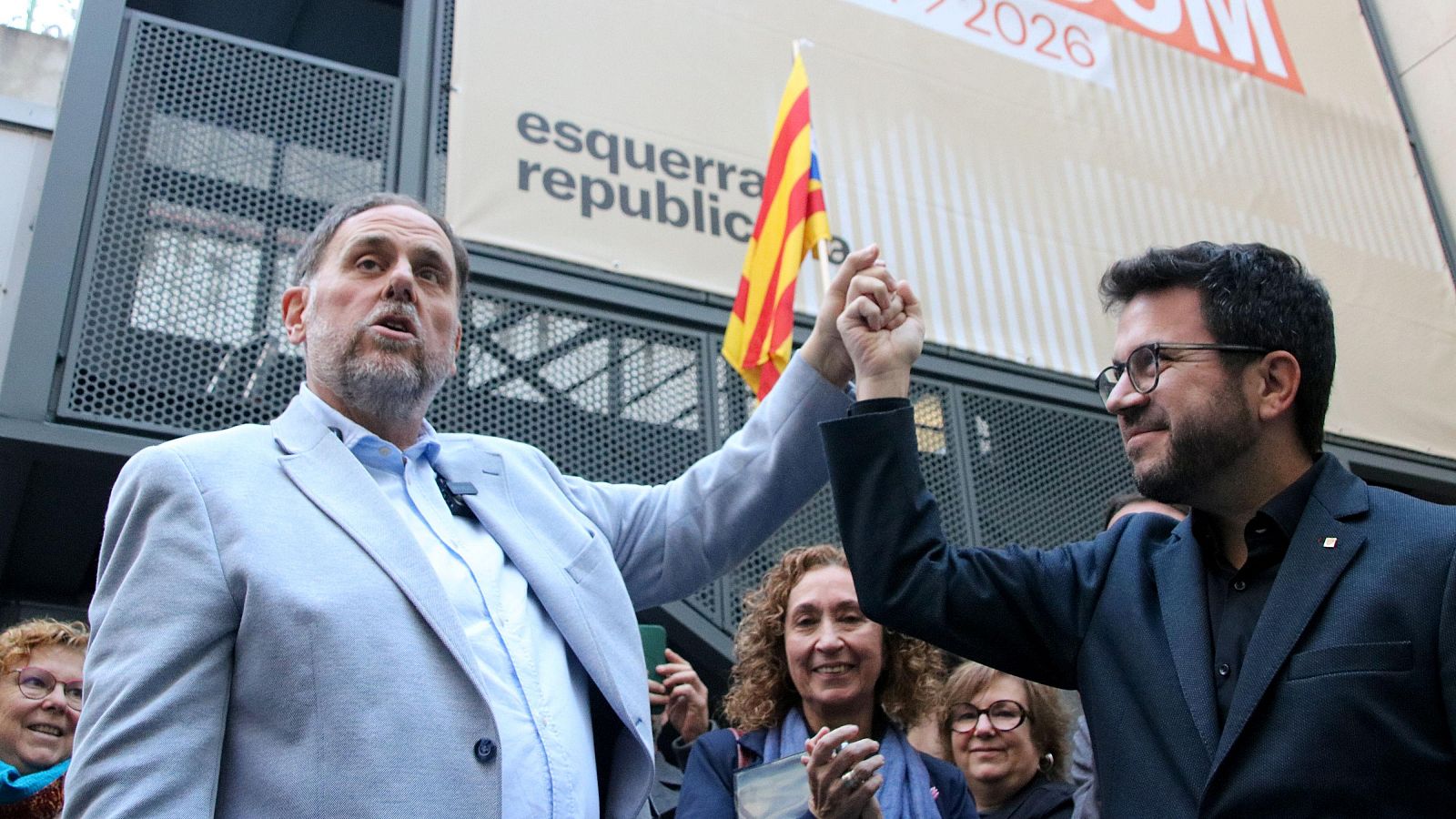 El president d'ERC, Oriol Junqueras, i l'expresident de la Generalitat, Pere Aragonès, celebren l'amnistia