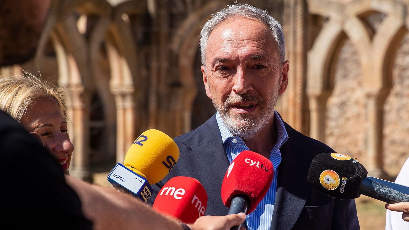 El consejero de Cultura, Turismo y Deporte, Alberto Díaz Pico, durante una visita al Monasterio de San Juan de Duero, en Soria