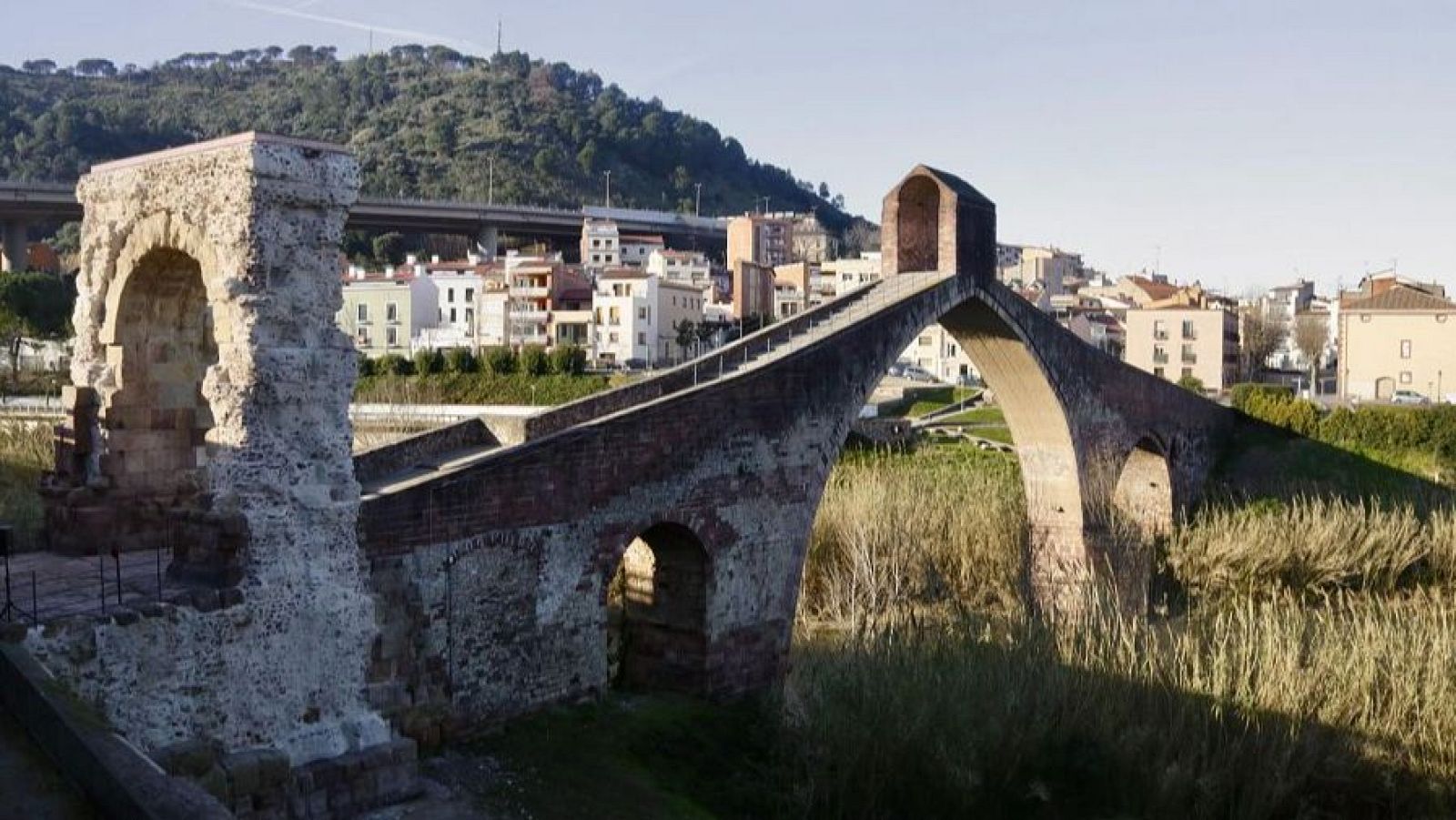 Pont del diable que uneix Martorell i Castellbisbal