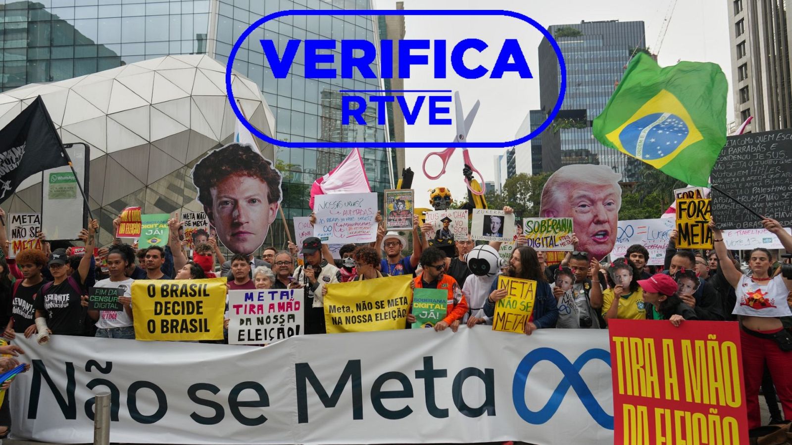 Manifestación ante la sede de Meta en Sao Paulo, el 19 de octubre, con sello 'VerificaRTVE'