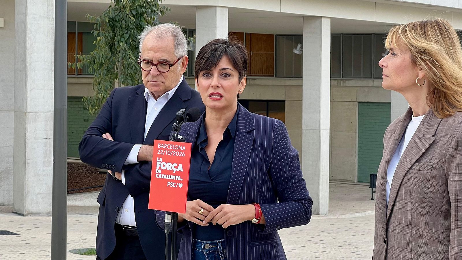 La ministra de Vivienda y Agenda Urbana, Isabel Rodríguez, en una atención a los medios en Barcelona