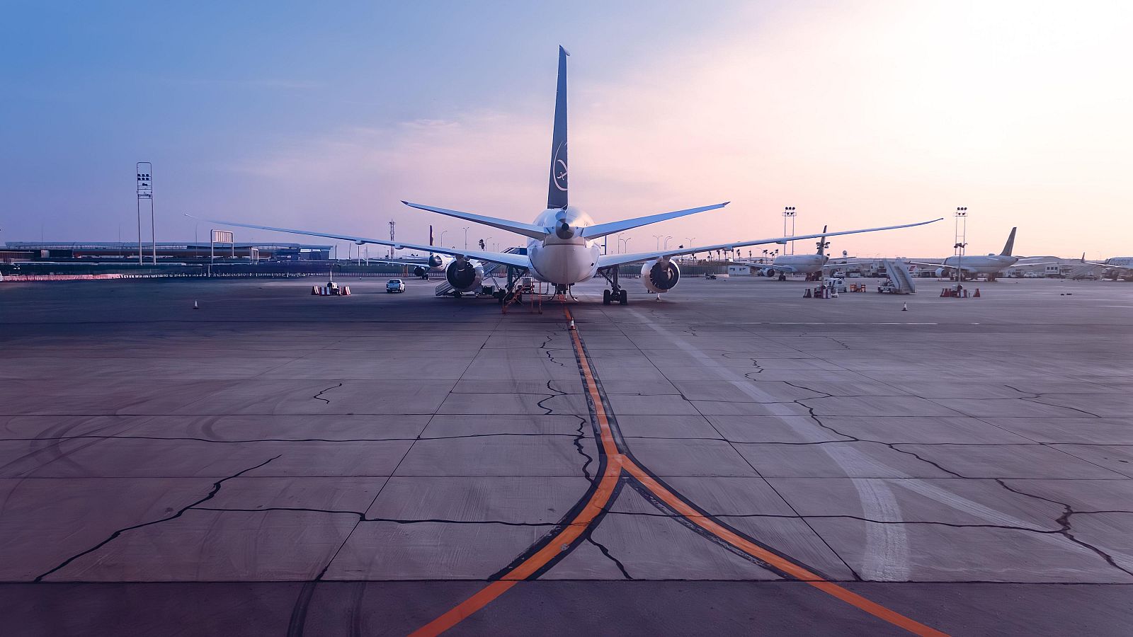 Pista de aterrizaje del Aeropuerto Internacional Rey Khalid (RUH) en Riad