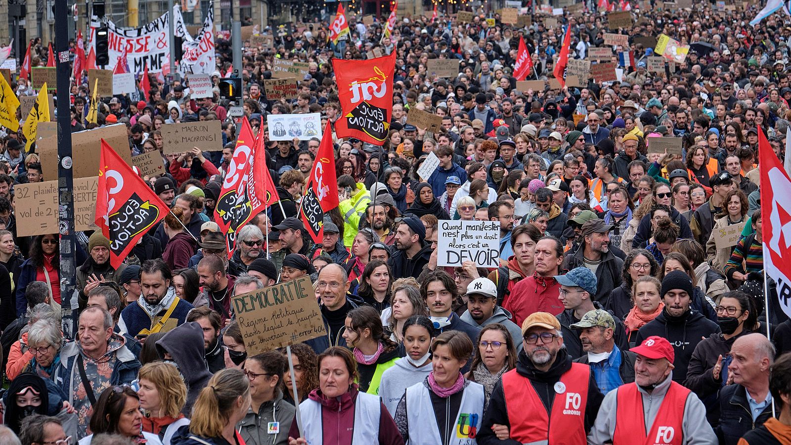 Protestas en toda Francia contra el aumento del coste de la vida y los recortes en los servicios públicos