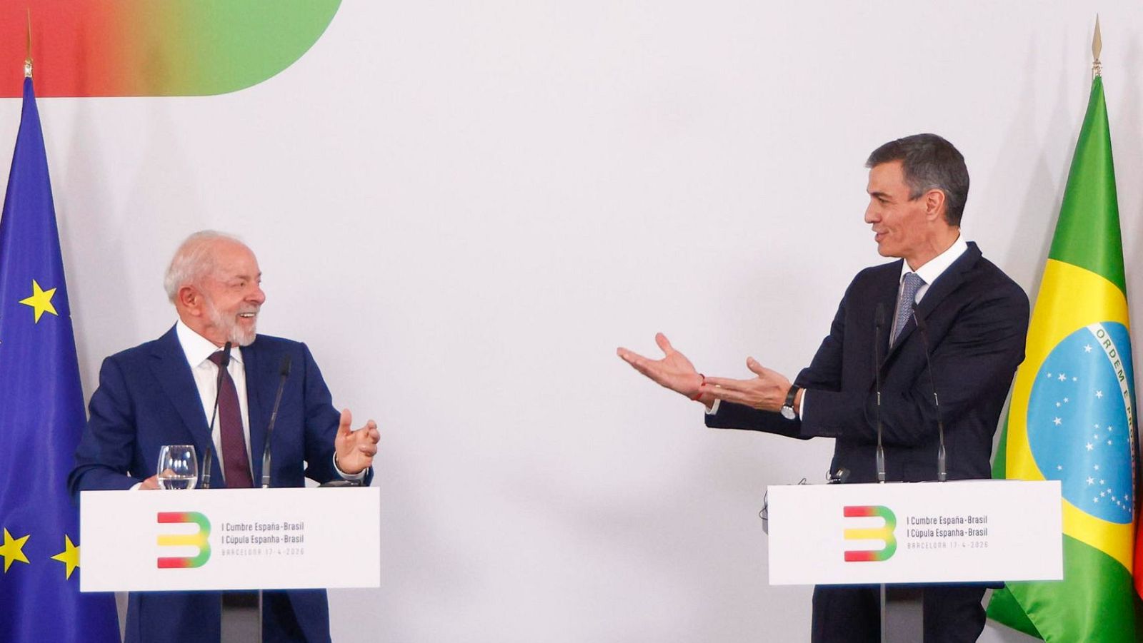 El presidente del Gobierno, Pedro Sánchez, y el presidente brasileño, Luiz Inácio Lula da Silva, durante una cumbre en Barcelona.