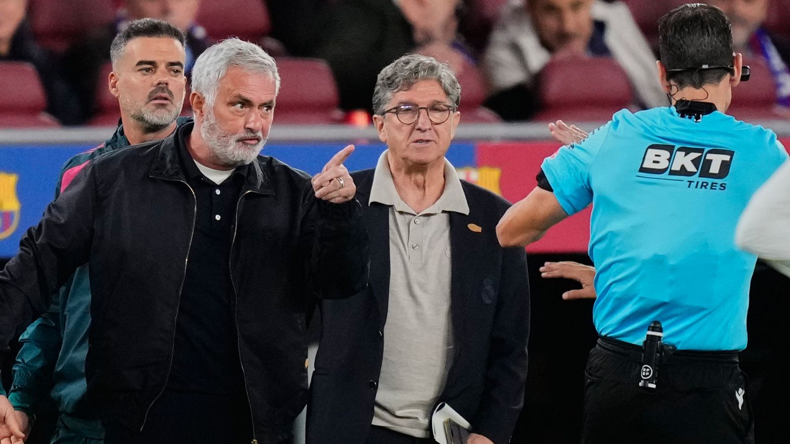 Jose Mourinho durantre el Clásico FC Barcelona-Real Madrid de la jornada 10 de Liga.