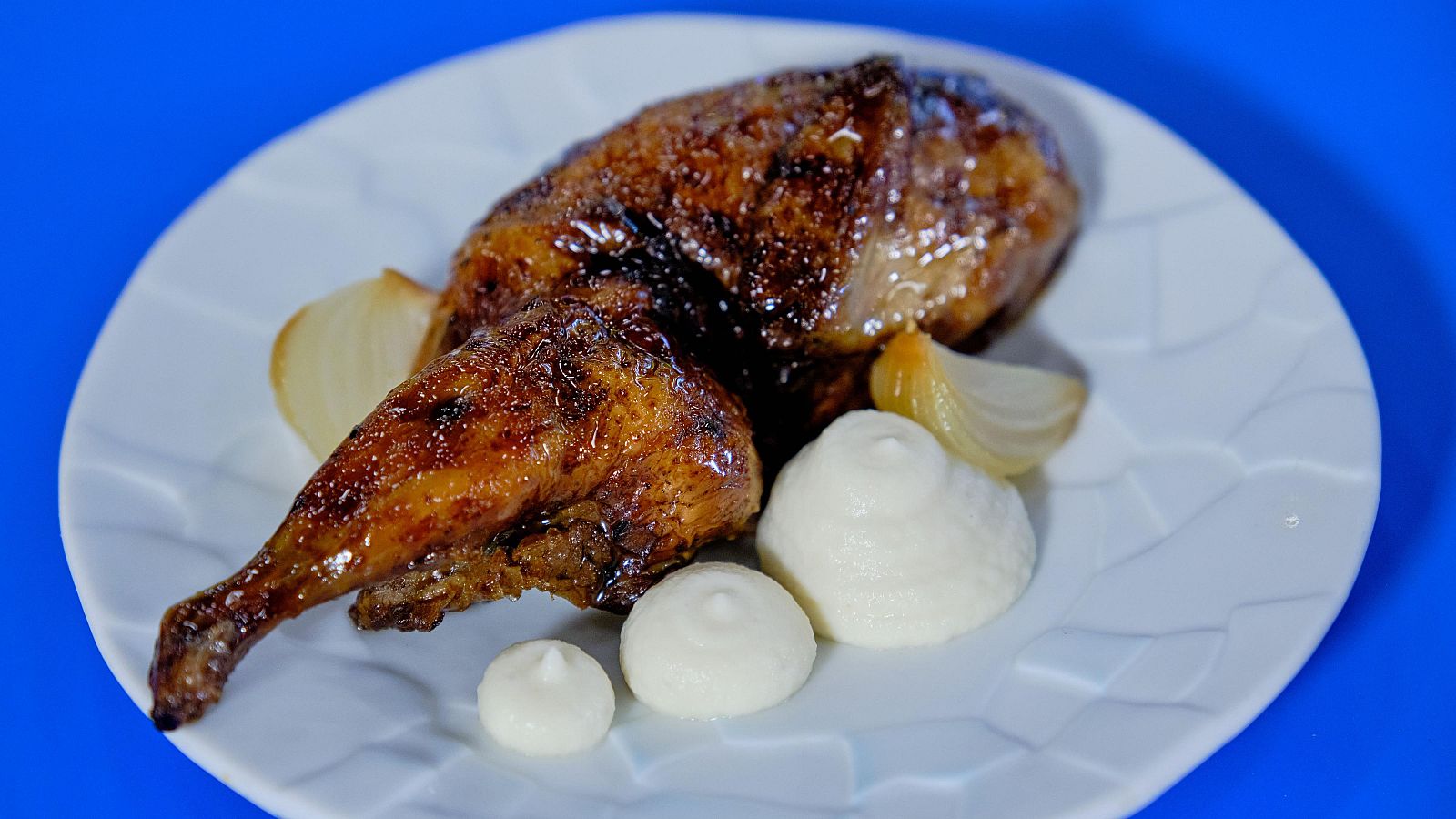 Receta de codorniz rellena de foie y manzana de MasterChef Celebrity Legends