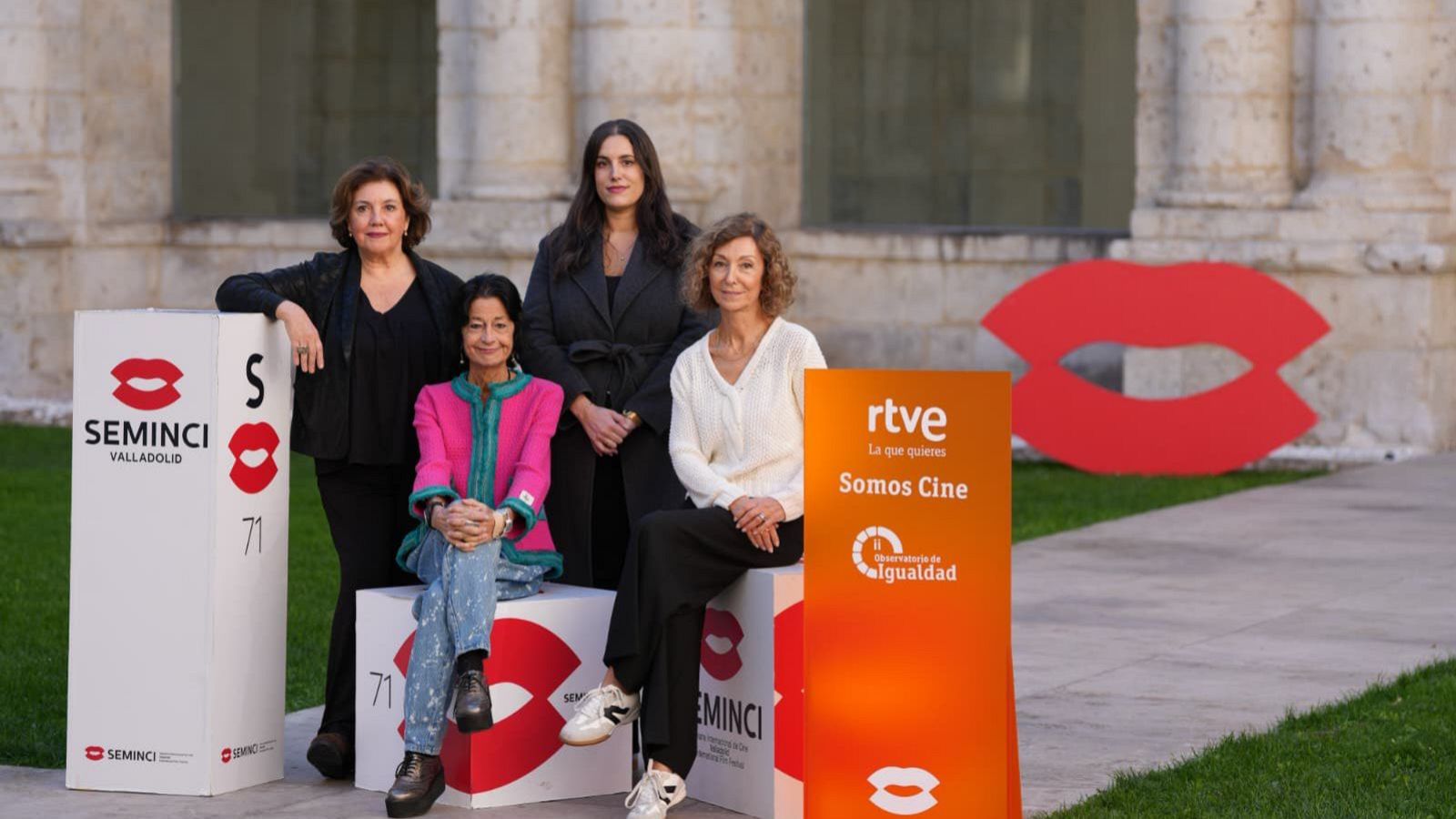 Conxita Casanovas, Beatriz Aparicio, Mercedes de Pablos y Yolanda Flores