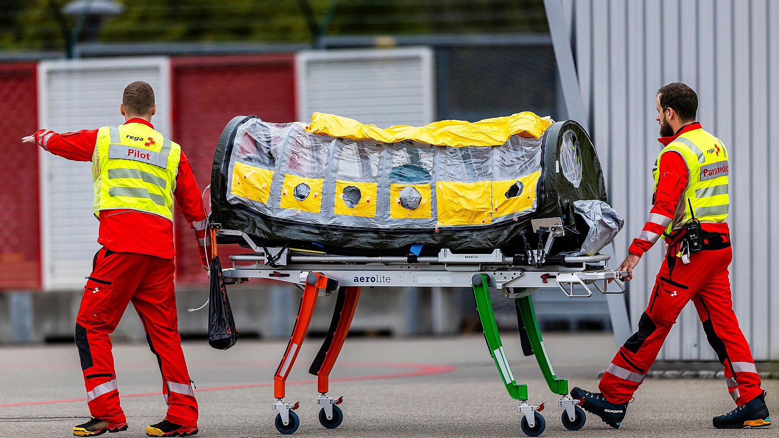 Brote de ébola: Trasladada a Suiza la mujer que desarrolló la enfermedad en Nigeria