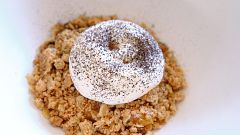 Receta de crumble de manzana con espuma lapsang de MasterChef Celebrity Legends