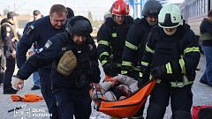 Al menos 14 muertos en un ataque ruso contra una estación de tren en Dnipró
