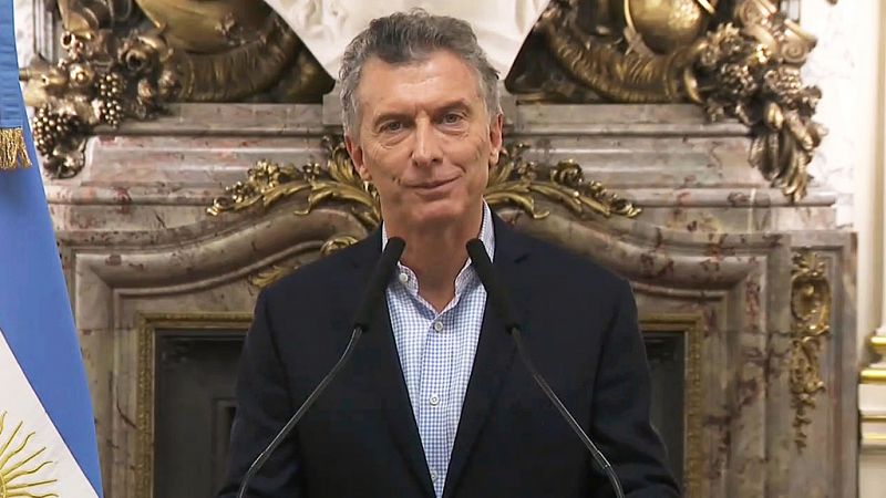 Argentina pide "apoyo" financiero al FMI ante el desplome del peso