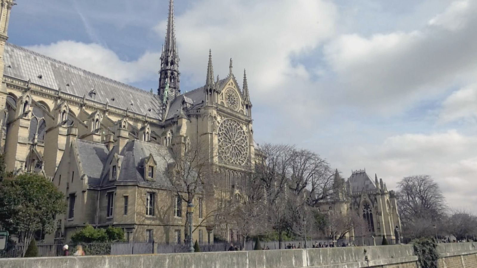 La cara más desconocida de Notre Dame, mañana en 'Españoles en el mundo'