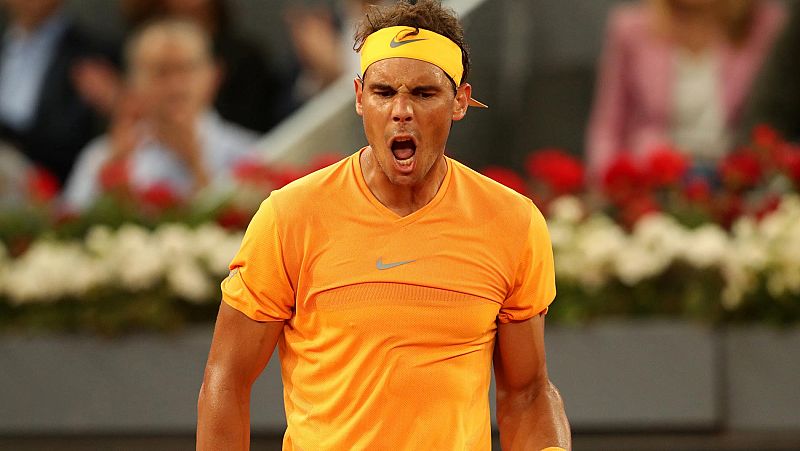 Nadal le regala a Santana un trabajado triunfo en su pista