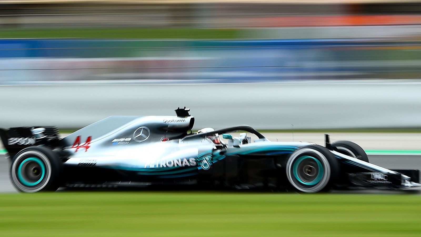 Hamilton se lleva la victoria en Montmeló