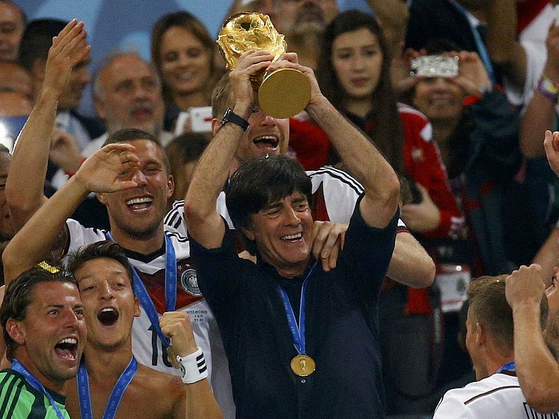 Joachim Löw renueva como seleccionador alemán hasta 2022