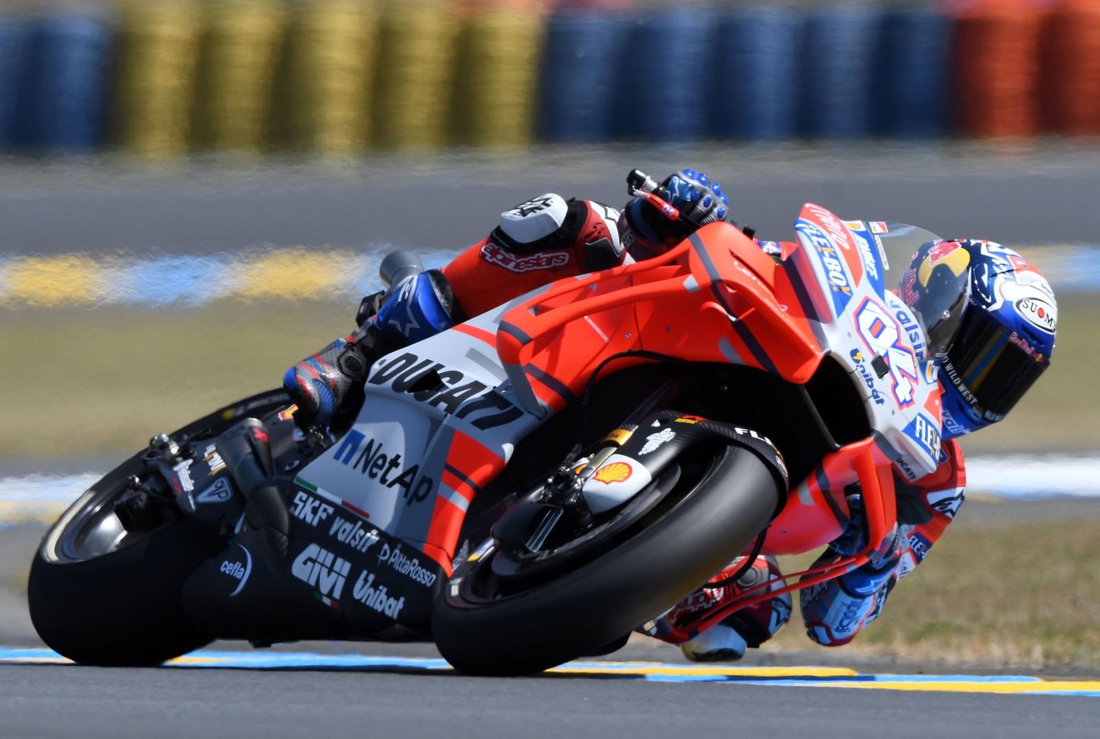Andrea Dovizioso durante la primera jornada de entrenamientos libres en Le Mans.